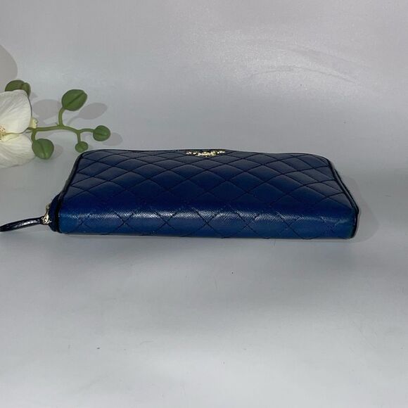 Authentic Prada Quilted Diamond Stitch Zippy Wallet - Picture 10 of 16